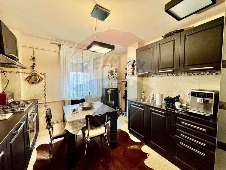 Apartament cu 3 camere de vânzare în zona Rovine - 4