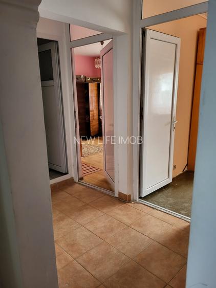 Anda , 3 camere , centrala gaze , etaj intermediar - 7