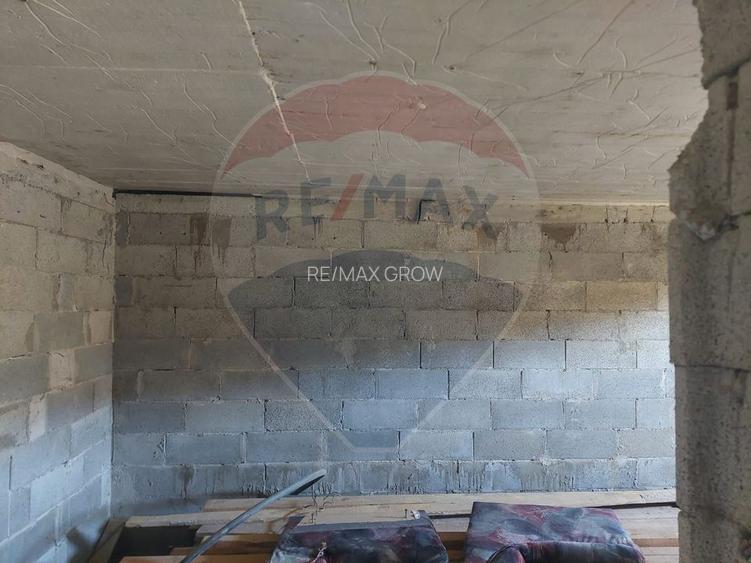 Casa la rosu de vanzare in Caiuti, Bacau - 9