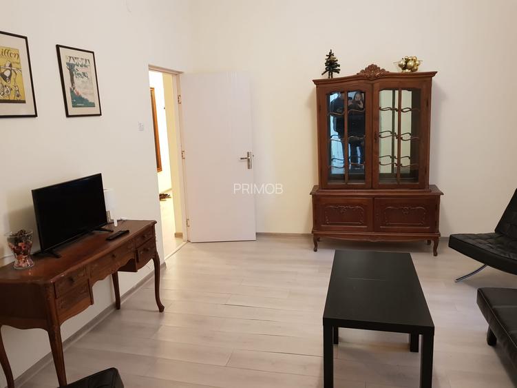 Pasajul Victoriei-strada cu umbrele,zona turistica,ultracentral,pretabil airbnb - 2