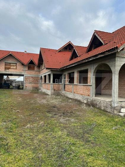 Casa de vanzare la rosu, 10 camere, 246,50 mp, zona Exterior Sud - 17