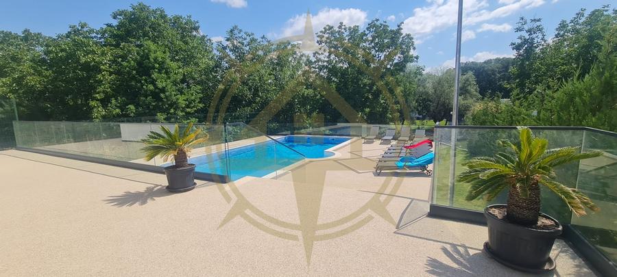 DOM00440 - Casa superba de vanzare la lac cu piscina si ponton  Snagov