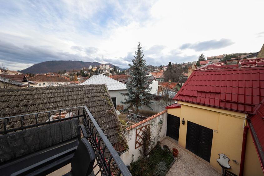 Casă deosebită de vânzare în centrul Brașovului