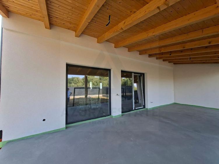 Casa 4 camere 2 bai terasa acoperita si teren 334 mp in Sura Mare