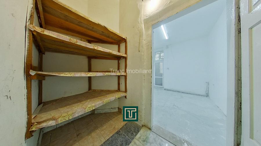 Apartament cu potential cu 2 camere la curte comuna in Centru - 4