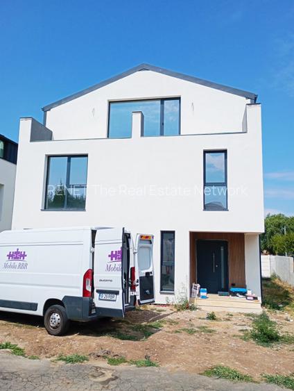 Vila Tunari str. Paris, 5 camere, curte 300  mp, 400 mp construiti - 2