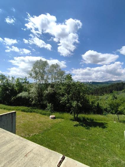 BREAZA – OCINA DE SUS – VILA EXCLUSIVISTA – 343 mp – 5000 mp TEREN – 195.000 EUR - 12