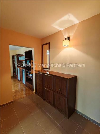 Apartament 3 camere cf 1 semidecomandat  zona Micro 5 - 4