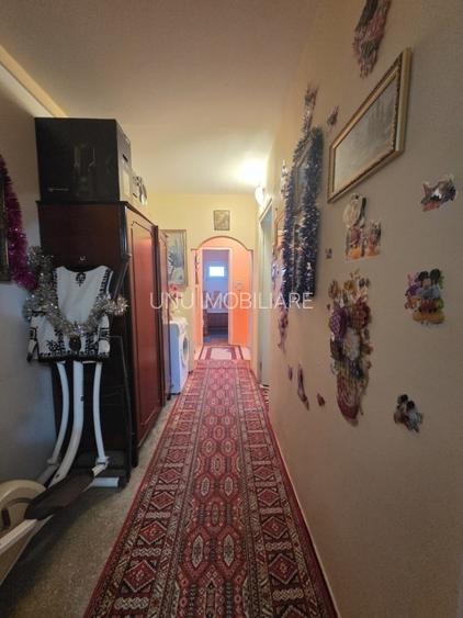 Etaj 2 - 3 camere - model spatios - geam la baie - Alexandru - Zimbru - 8