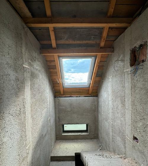 Vand casa moderna la gri - spatiu generos, materiale premium - 11