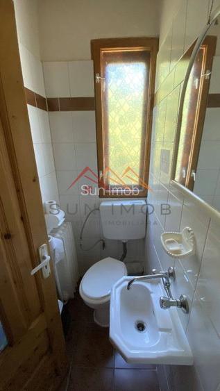 Vila de vanzare, teren 3100 mp, 7 camere, 6 grupuri sanitare, 3 CT, an 1997 - 47