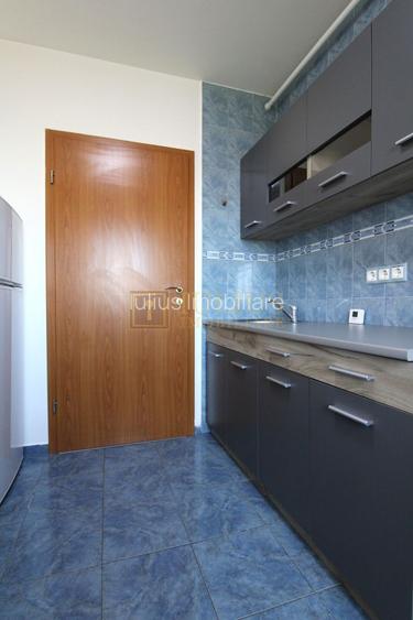 Aradului; decomandat, bucatarie inchisa. Parcare privata inclusa. - 15