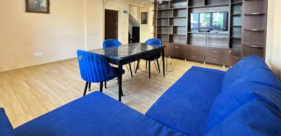 3 camere decomandate- CĂMINUL UNEI FAMILII aflate la început de drum