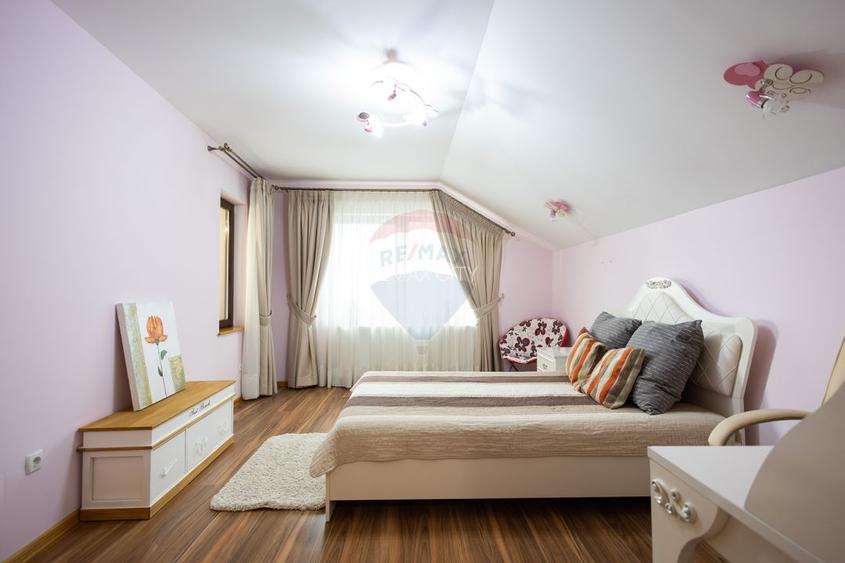 Casa spatioasa de vanzare - 9