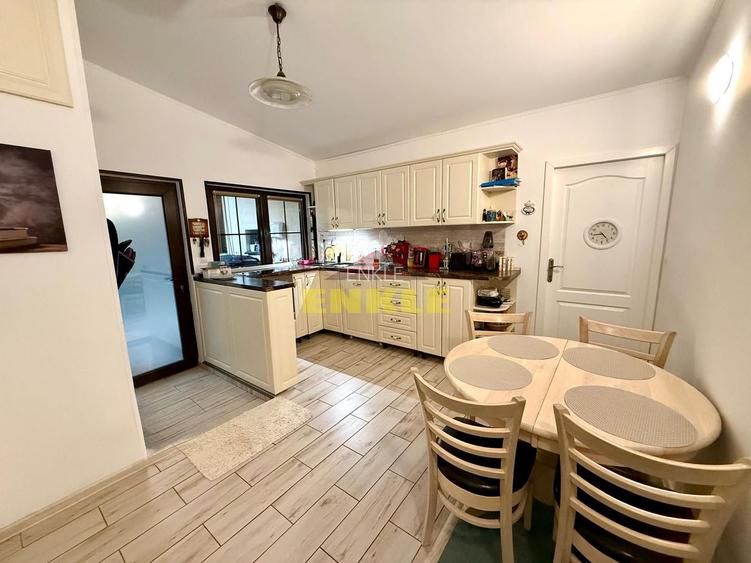 Casă de vânzare  P+M– 163 mp utili, teren 544 mp. - 15