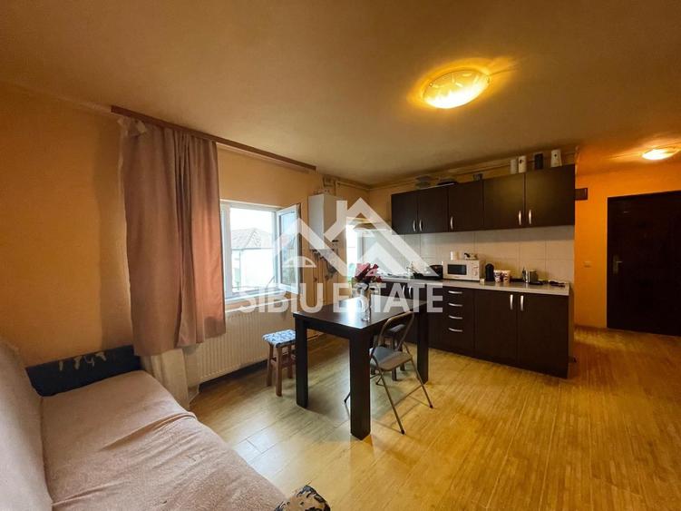 Apartament luminos cu 2 camere, la mansardă, în zonă căutată