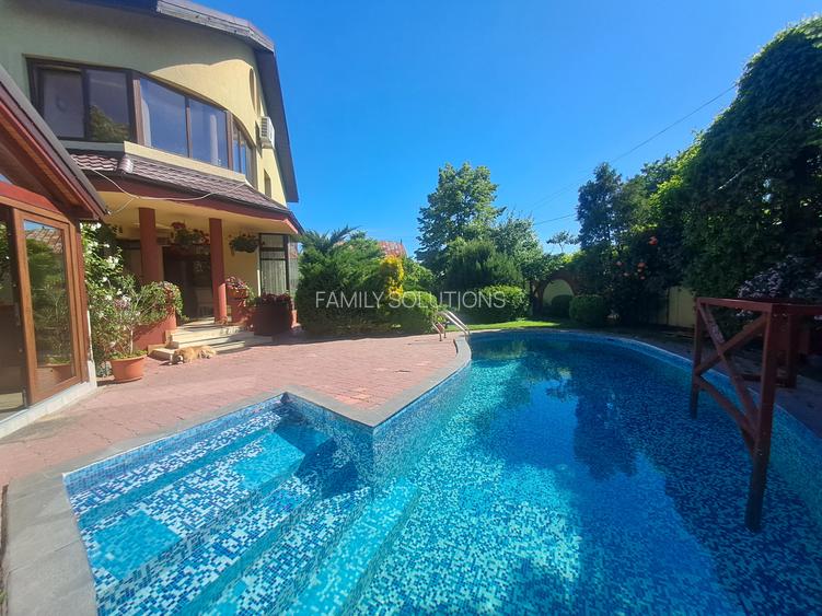 Casa individuala cu piscina. P+1+M. zona foarte buna - 10