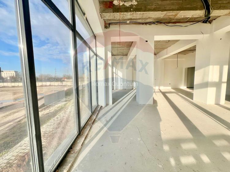 De vânzare spațiu comercial 75,4mp,  str Rapsodiei langa BBSO - 2