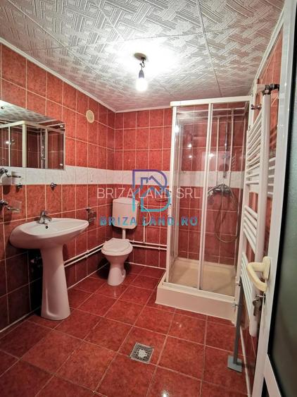 soseaua  Chitilei, Crusovat, casa P+Pod, sup. 238mp, 9 camere - 3 apartamente - 26