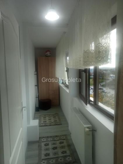Închiriez apartament cu o cam  - 10
