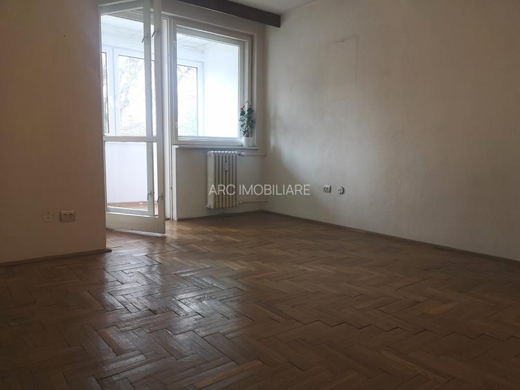 Garsoniera amplasata la etajul 1,zona Calea București - 4