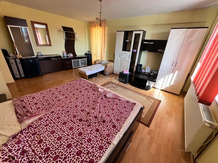 INCHIRIEZ apartament 1 camera spatios, zona Terezian - 3