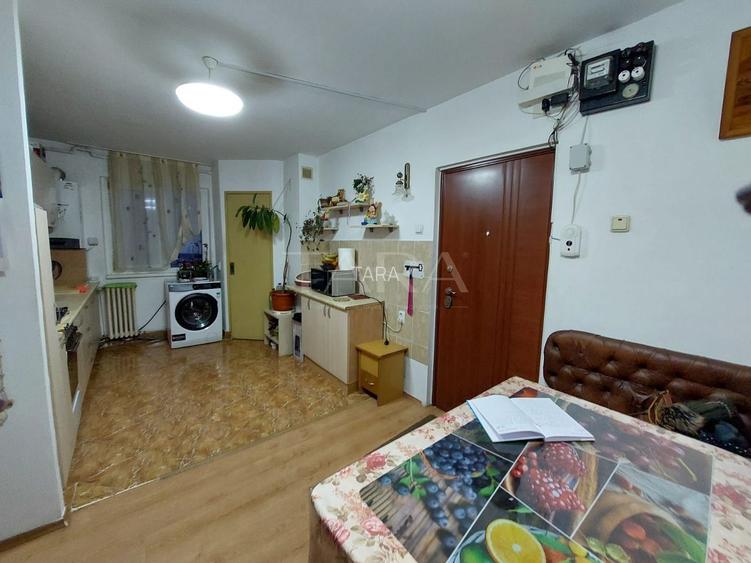 Apartament 3 camere decomandat, etaj intermediar, zona Minerva - 3