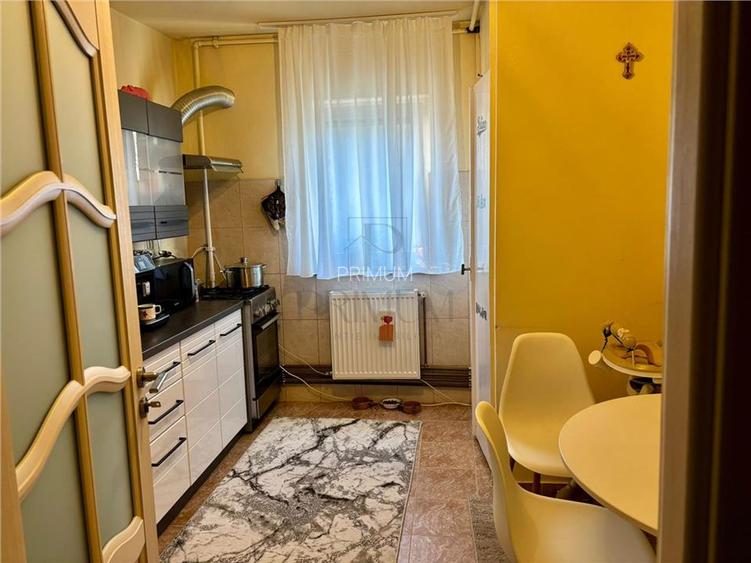 DAMBOVITA - 3 CAM - DECOMANDAT - 2 BAI - 2 BALCOANE - CENTRALA - ETJ.3 - 4