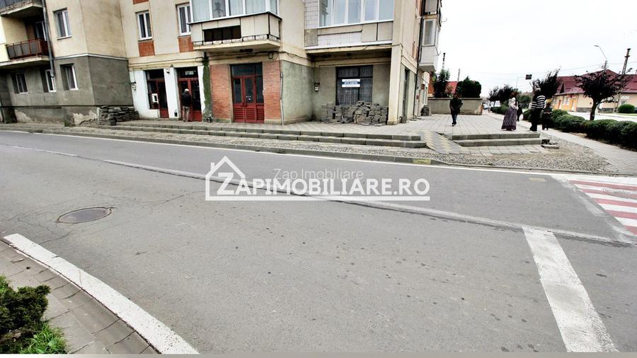 Hală + birouri si spatiu comercial 700 mp. teren 2.500 mp - 12