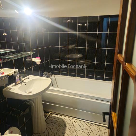 Apartament 2 camere - de inchiriat - etaj 4 - zona Maxicom - 5
