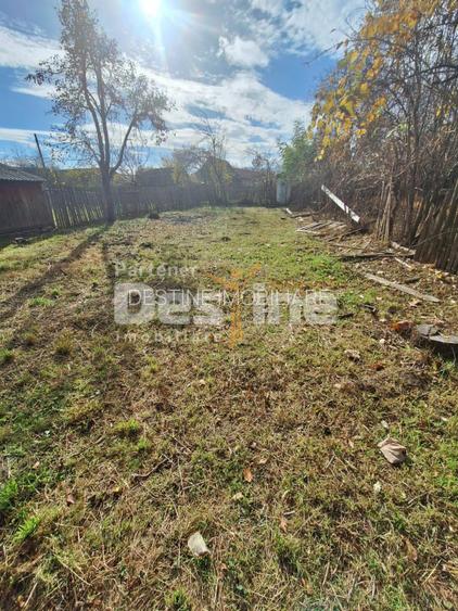 Casă bătrânească de vânzare – Comănești, cartier Straja  la  5 minute de oraș - 3