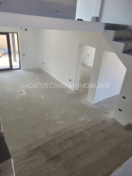 VILA DEOSEBITA VALU LUI TRAIAN P+M - 11