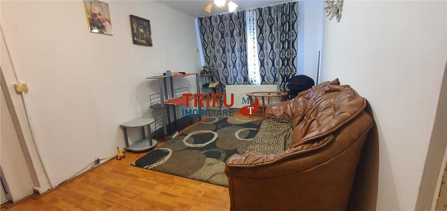 Apartament 3 camere de vanzare zona Dedeman