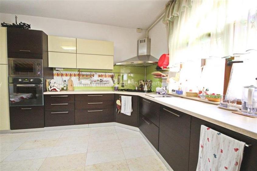 Corp de casa cu doua camere de inchiriat - 3