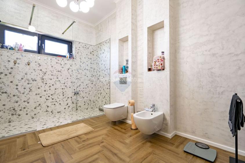 Casă / Vilă cu 5 camere de vânzare în zona Dealuri Oradea - 15