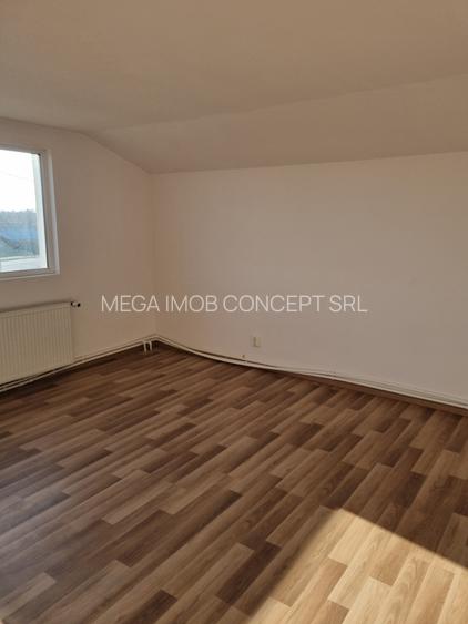 Proprietate generoasa- Casa cu 4 dormitoare si o curte mare - 12