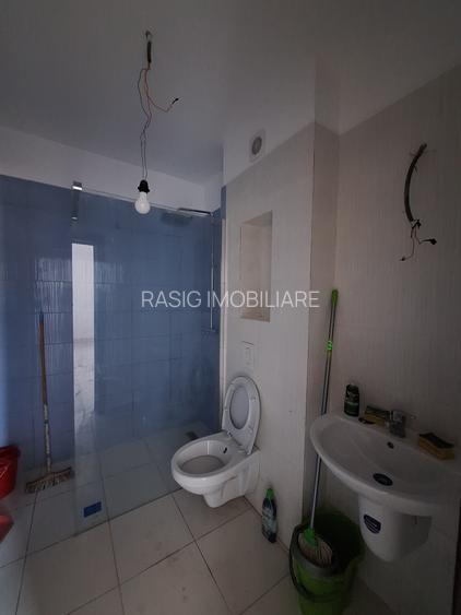 Ultimul apartament la  parter , 2 camere, curte privata ,negociabil - 8