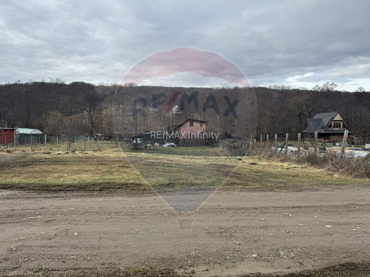 Teren 999 mp. Front 15,70 ml. Valea Garbaului - Floresti - 13