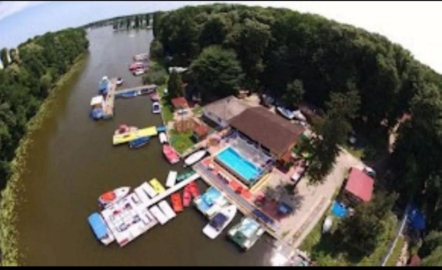 TEREN CU DESCHIDERE LA LACUL SNAGOV 70ml LIPIT DE PADURE * LOCATIE DE EXCEPTIE *