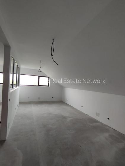 SE VINDE CASA IN CALUGARENI 5 camere, teren 600mp - 9