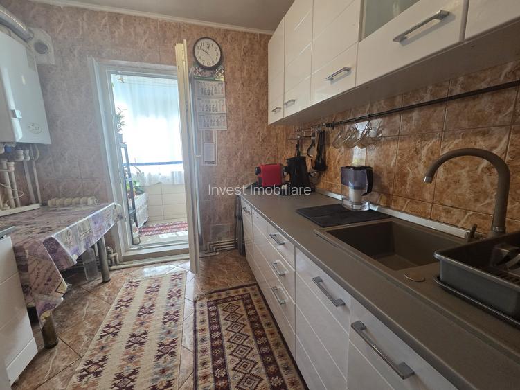 Apartament 3 camere, Decomandat, Piata Alexandru cel Bun - 2