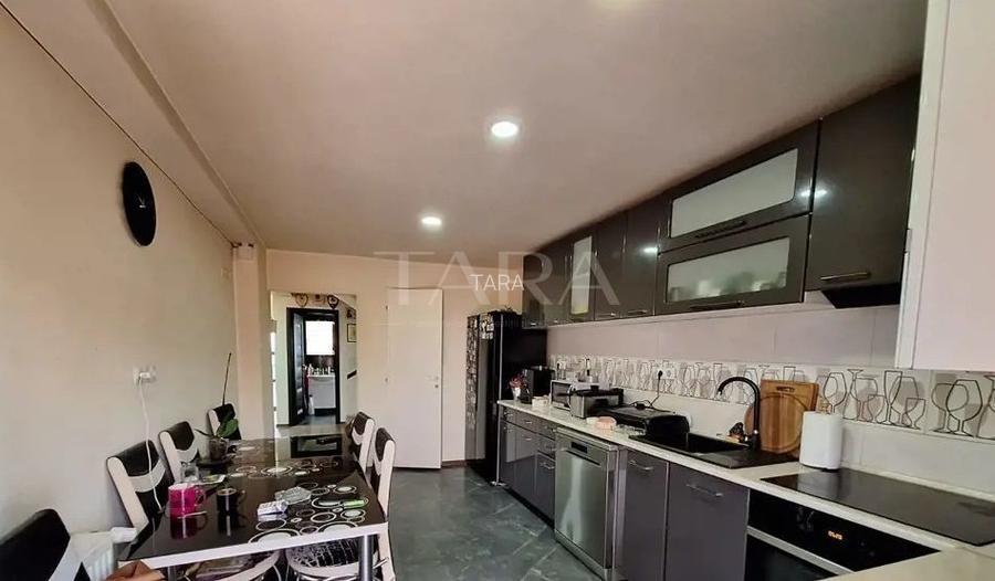 Duplex spațios în zona Edgar Quinet . - 2