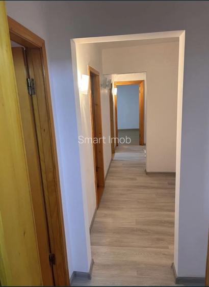 De vânzare apartament 3 camere decomandat - 2