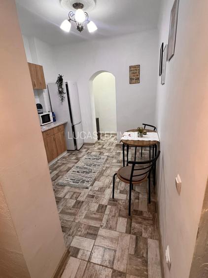 Garsoniera  Piata Domeni  Av Ion Marasecu - 11