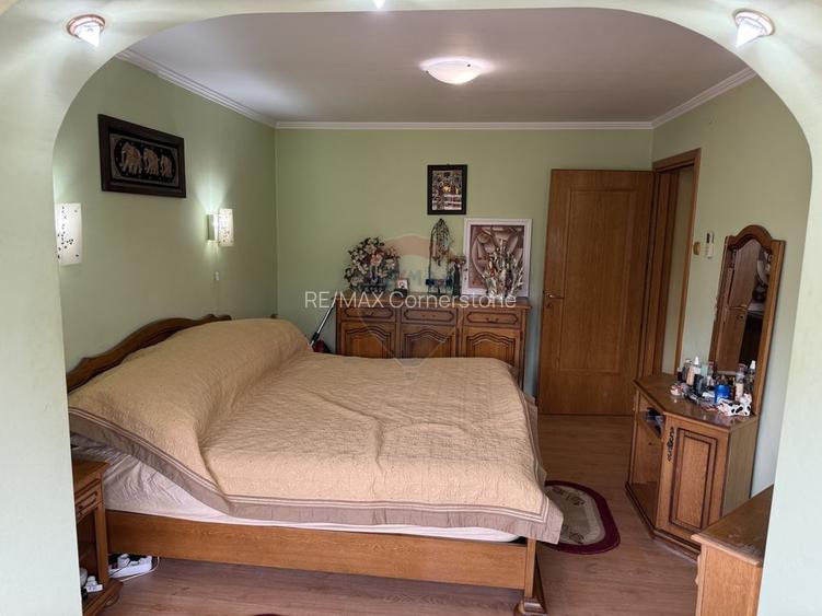 Apartament cu 3 camere de vânzare în Centrul orașului Câmpulung - 6