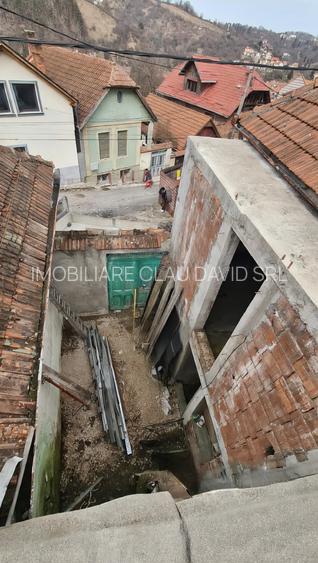 CASA SINGUR CURTE DE RENOVAT  cu teren 297 mp -ZONA PIATA UNIRII- comision 0% - 9