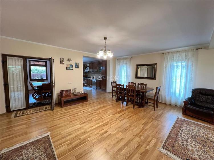 Vilă spectaculoasă la poalele Crângului Petresti - 10