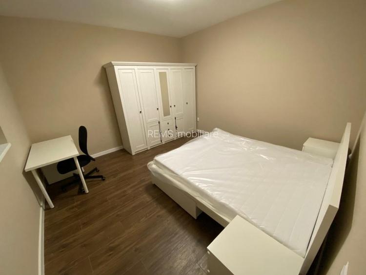 Casa de vanzare, formata din 2 apartamente, P-ta Abator - 13