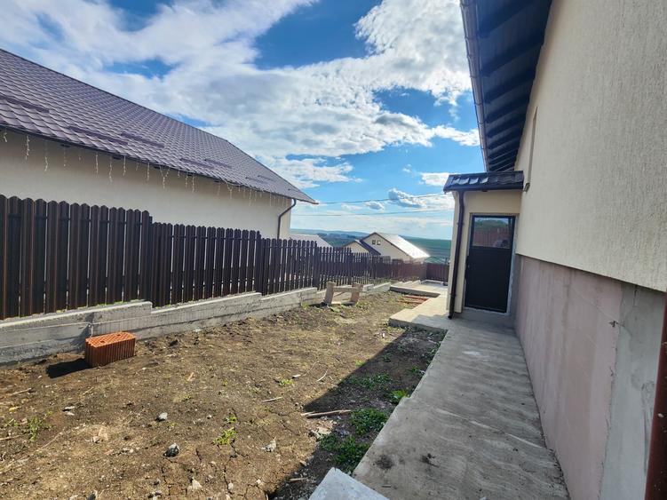Casa individuala,4 camere,2 bai,110 mp utili,500 mp teren,20 mp Beci, Miroslava