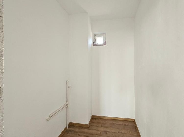 Buzau, Pietroasele - casa 4 camere, 2 bai, 150 mp utili.